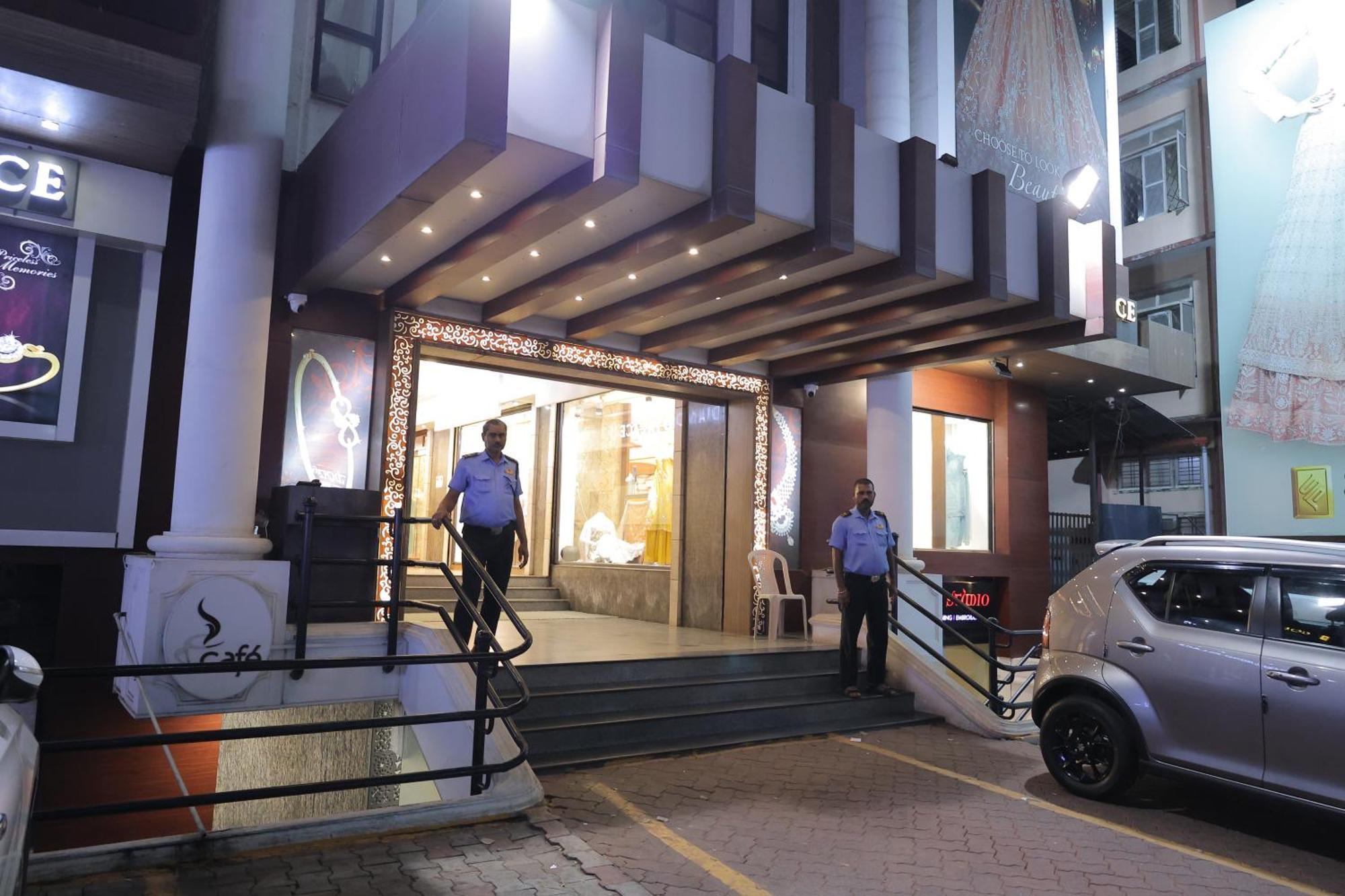 โฮเต็ล แมงกสลอร์ อินเตอร์เนชั่นเนล Hotel มังคาลอร์ ภายนอก รูปภาพ