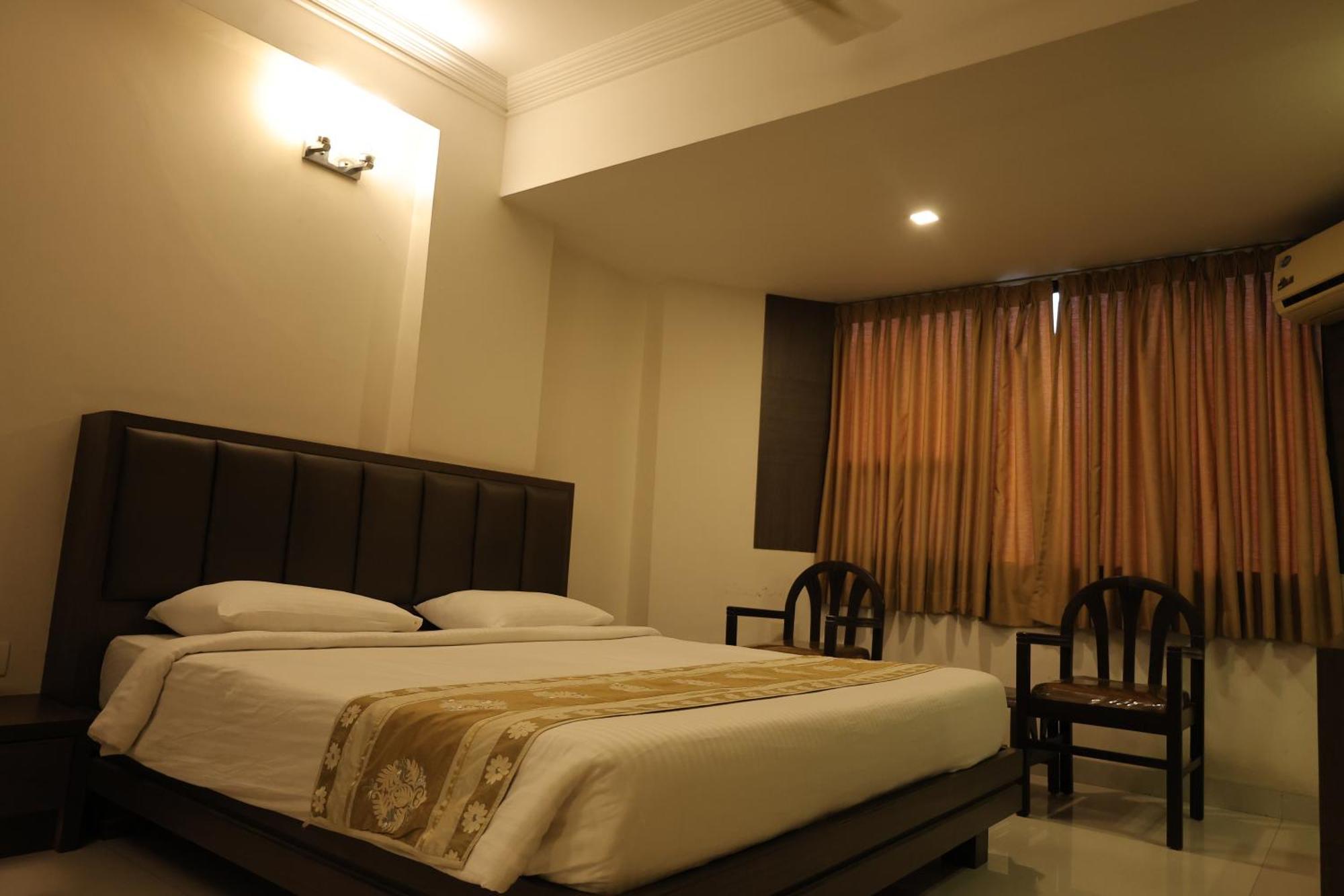 โฮเต็ล แมงกสลอร์ อินเตอร์เนชั่นเนล Hotel มังคาลอร์ ภายนอก รูปภาพ