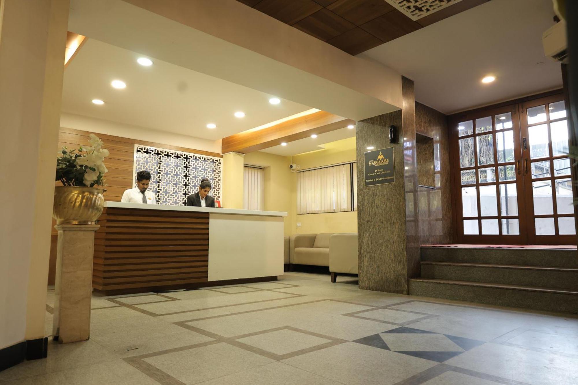 โฮเต็ล แมงกสลอร์ อินเตอร์เนชั่นเนล Hotel มังคาลอร์ ภายนอก รูปภาพ